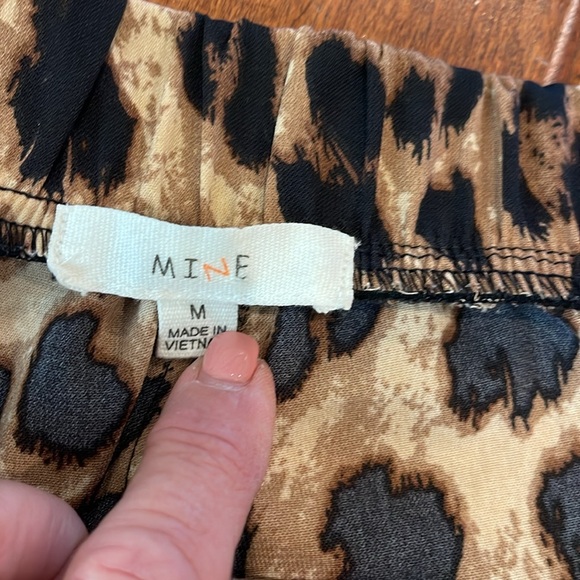 HOST PICK. Ladies cheetah print shorts - Picture 4 of 4